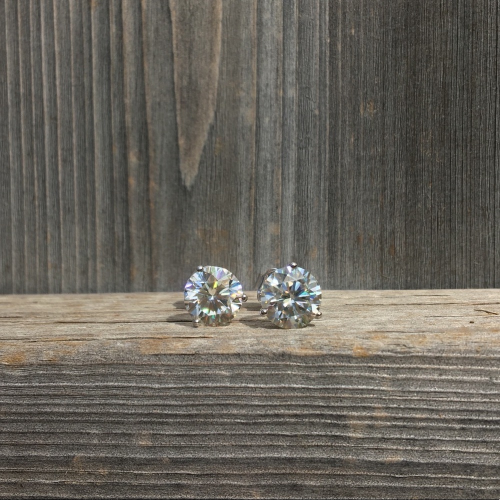 3.9ctw 💎 14k White Gold Moissanite Studs 🤩